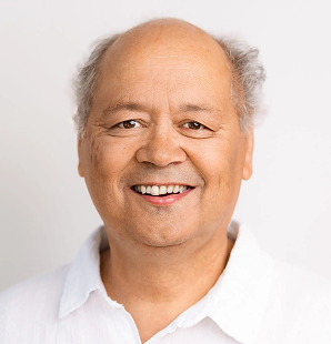 Portretfoto van Rémi Kneefel, praktijkmanager