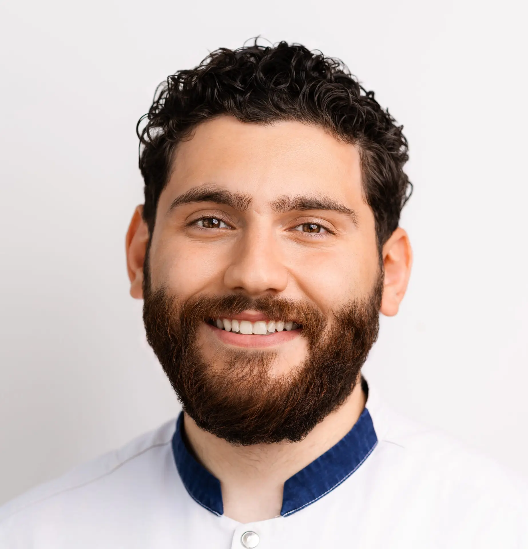 Portretfoto van Saifeddin, mondhygiënist